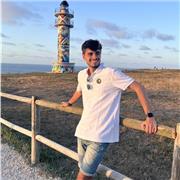 Poseo bachillerato científico tecnológico. Actualmente estoy cursando cuarto de carrera de ingeniería en la ETSEIB (UPC), varios años de guitarrista y deportista. Me considero una persona atenta, simpática y paciente. Llevo ya 4 años impartiendo clases de